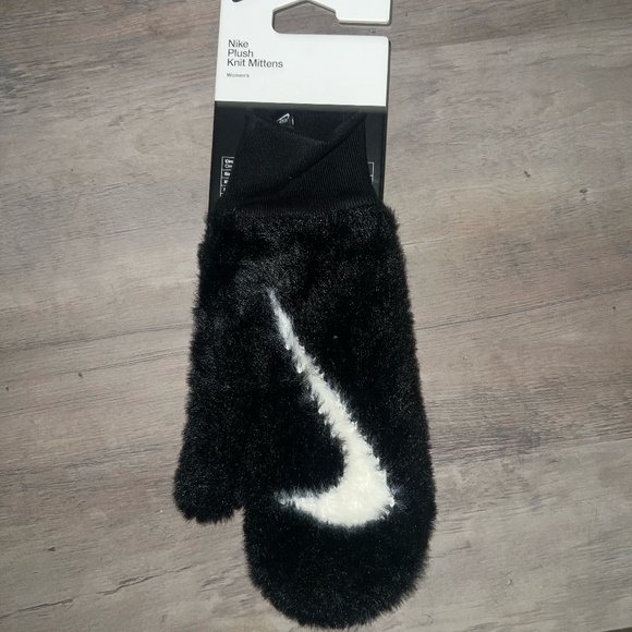 Nike Plush Knit Mittens - Picture 1 of 3